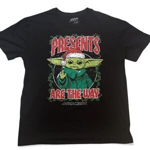 Star Wars Grogu “Presents Are The Way” Black Christmas Graphic Tee Large